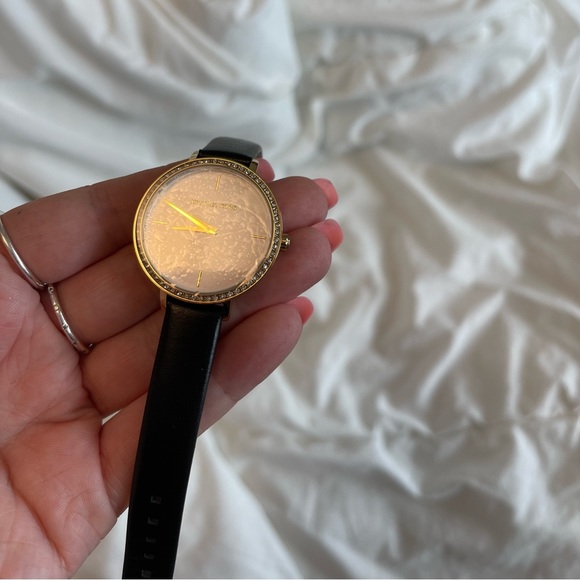 Authentic Michael Kors Watch - Picture 5 of 13